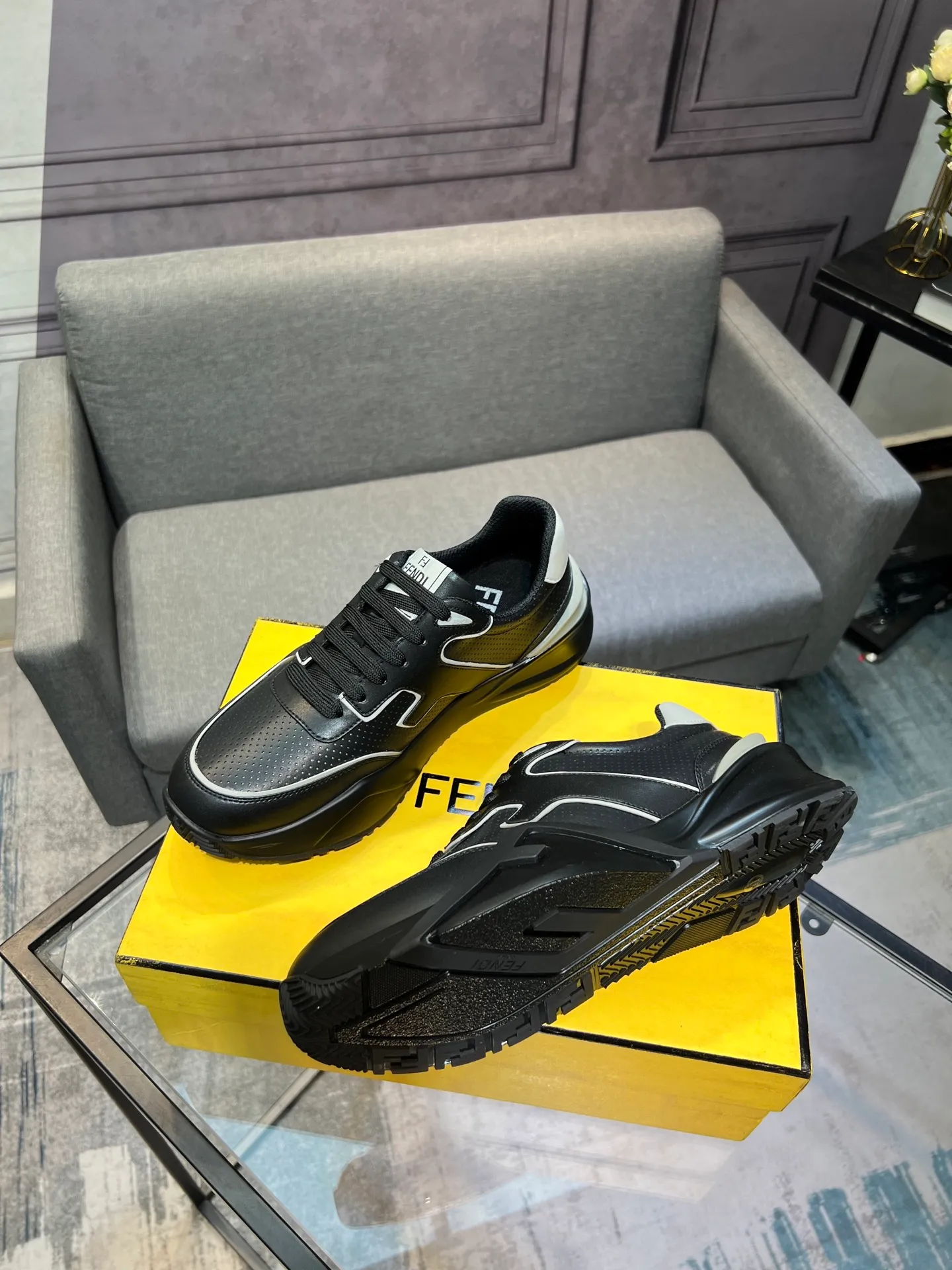 Men's shoes 💰580 FENDI men's fashion casual shoes 👟Hot sale🔥Official website 1:1 replica ⬆️Original quality - Original leather - Original breathable mesh lining Original outsole 1:1 replica, code number 38-44 (45-46 customized)